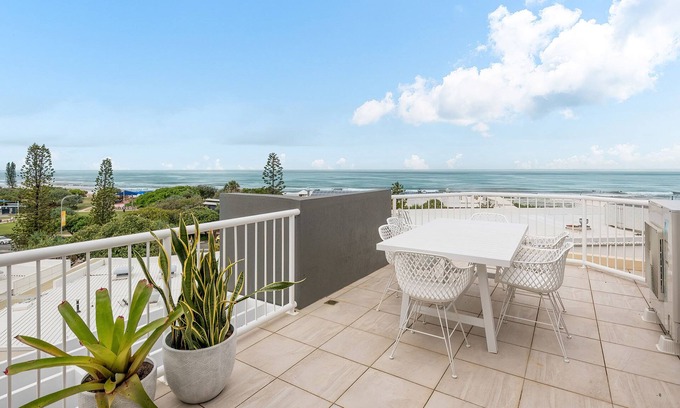 Coolum Beach Apartment | Coolum Retreat penthouse apartment