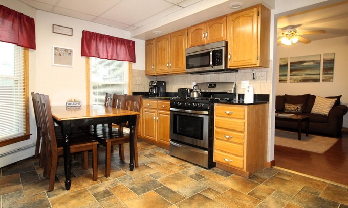 Oneonta Apartment | Cooperstown Baseball Rentals - Elm-Triple Play #2R