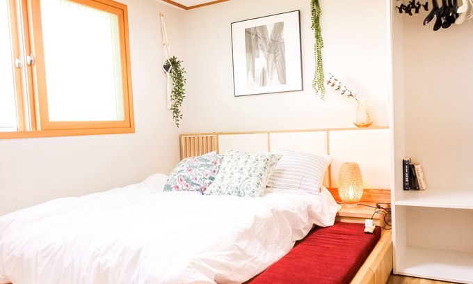 Jowon-dong Apartment | COOPIE HOUSE #3 (2 Rooms+2 Queen+Sofa bed+Netflix)