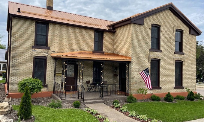 Prairie Du Chien House | Copper Roof Cottage