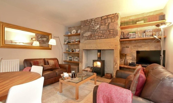 Warkworth Cottage | COQUET COTTAGE (WARKWORTH), pet friendly, with open fire in Warkworth