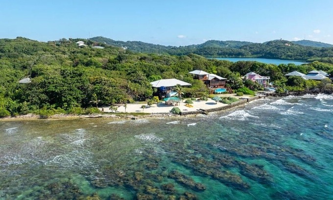 First Bight House | Coral Beach Retreat – Private Beachfront Escape