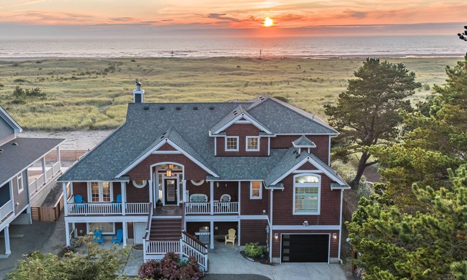 Klipsan Beach House | CORAL SUNSETS & SHIMMERING DEEP BLUE OCEAN VIEWS. LASTING MEMORIES MADE HERE!