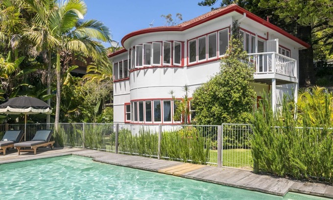 Whale Beach House | CORAL TREE COTTAGE by Palm Beach Holiday Rentals