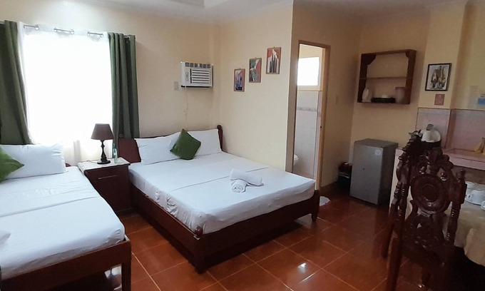 Balabag Apartment | CORALYN'S PLACE FAMILY of 5 with private toilet and kitchenette