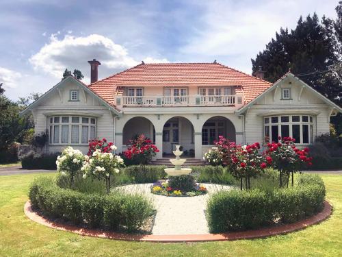 Hikutaia Bed & Breakfast | Corbett House Heritage Bed & Breakfast
