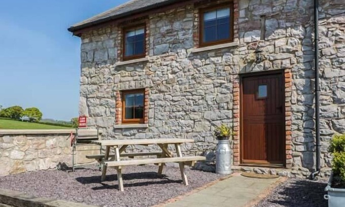 Rhyd-y-foel Cottage | CORNEL CLYD, family friendly, character holiday cottage in Abergele