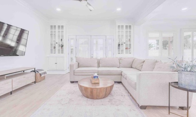 Eastvale House | Corner-Charming retreat in a quiet area