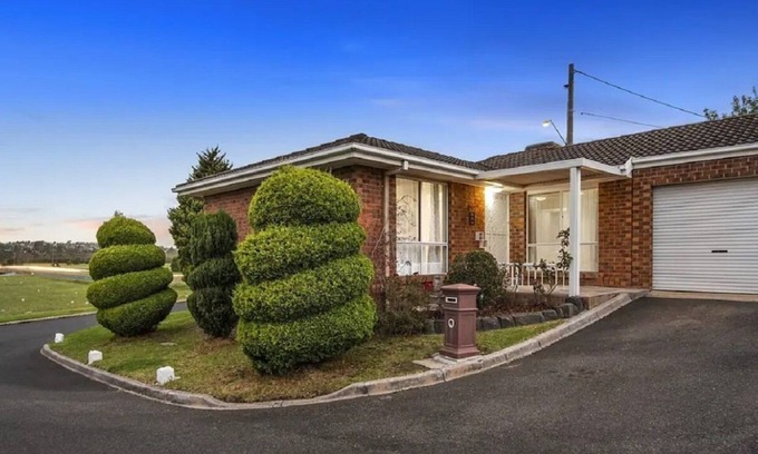 Dandenong Cottage | Corner Cottage