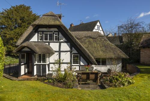 Harvington House | Corner Thatch