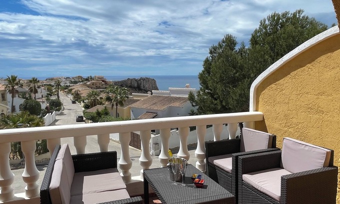 Cumbre del Sol House | Cornerhaus with Seaviews. Pet friendly and free wifi