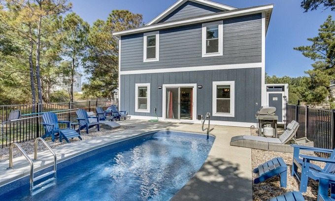 Monteray Shores House | Corolla Mode | 5280 ft to the beach | Private Pool and Community Pool