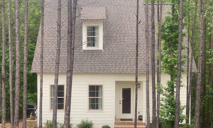 Tallassee House | Corona Cottage | 3 Bed, 2.5 Bath