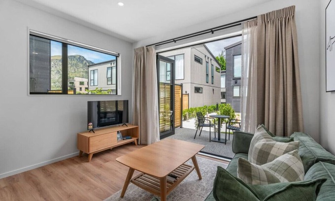 Arthur's Point Apartment | Coronet Retreat | Townhouse
