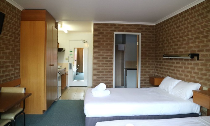 Corowa Hotel | Corowa Golf Club Motel