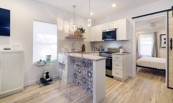 Wadeview Park House | Corporate/Executive Housing - Downtown - SoDo - 30 days +