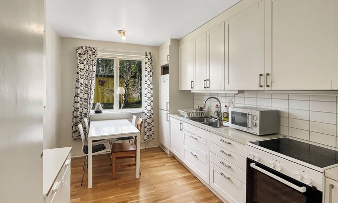 Bergdala Apartment | Corporate Housing - 4 Beds