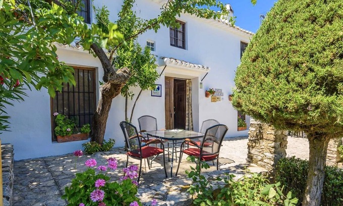 Priego de Cordoba Cottage | CORTIJO CASABLANCA. Private swimming pool. Ideal for families with children. Field, 50,000 m 2