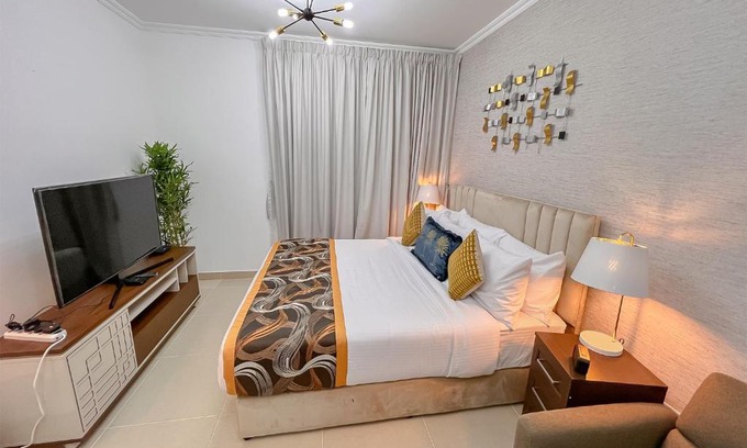 Jumeirah Lake Towers Apartment | Cosmos Living Luxurious Studio Near Metro