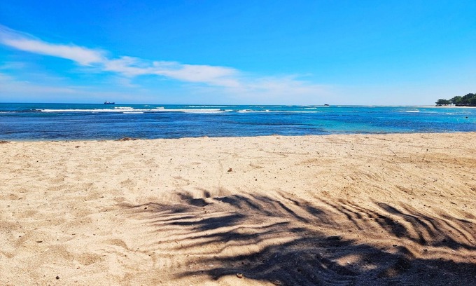 Costambar Apartment | Costambar Ocean Breeze - Beachfront Apartment With Pool