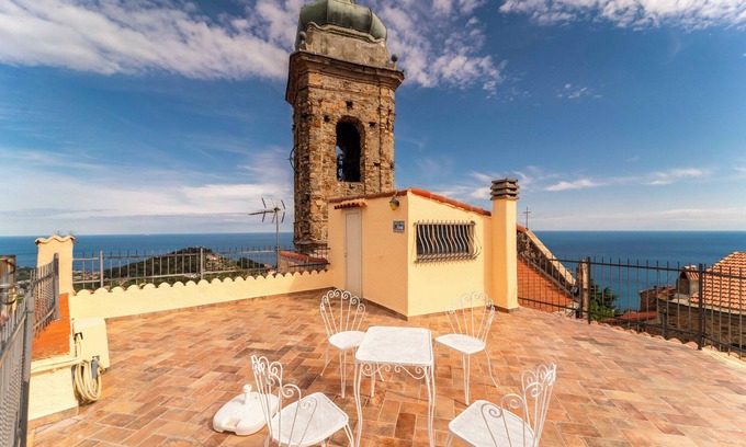 Costarainera Apartment | Costarainera typical Ligurian village between Sanremo and Imperia-terrace overlooking the sea WI-FI