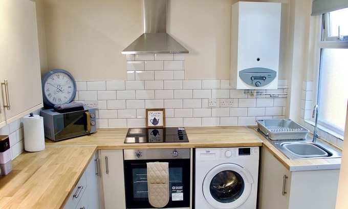 St Helens House | Cosy 1-Bed Flat in St Helens with Modern Amenities