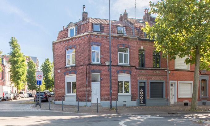 Roubaix House | Cosy 🏠 10 P - 5 bedrooms - 5 bathrooms near Lille and all amenities