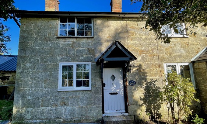 Crowborough Cottage | Cosy 18th-Century Cottage in Crowborough with Log Burner, Near Ashdown Forest