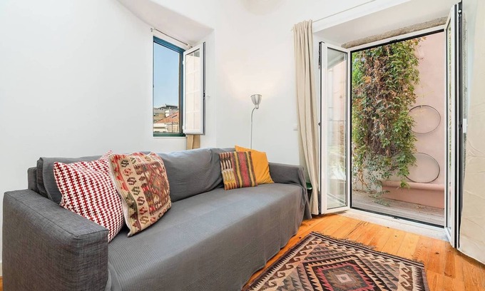 Pena Apartment | Cosy 2 bed flat with terrace near Av Liberdade
