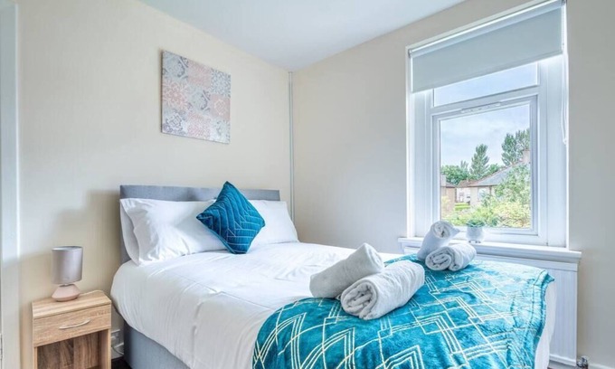 Motherwell House | Cosy 2 bed house in Motherwell