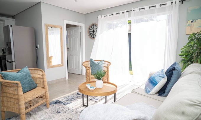 Durban North Cottage | Cosy 2 bedroom Private CottagenSalt water pool, pool table, DSTV