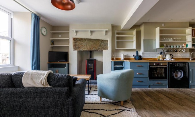 Tanygrisiau House | Cosy, 2-bedroom Snowdonia cottage mountain retreat