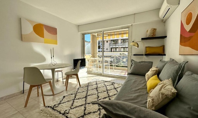 California - Pezou Apartment | Cosy 2-room apartment with terrace Cannes Center LIVE IN Mayflower