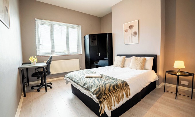 Selhurst Apartment | Cosy 2Bed Flat-Free Parking-Easy Links to London