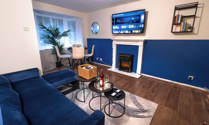 Bramcote House | Cosy 3 Bed House - Free Parking - Contractors