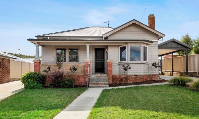 Brown Hill Cottage | Cosy 3 Bedroom Family Cottage In The Heart Of Ballarat