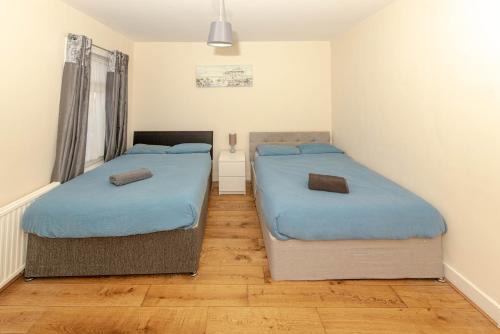 Plumstead House | Cosy 4 bedrooms house near Central London, O2, London city airport and Excel