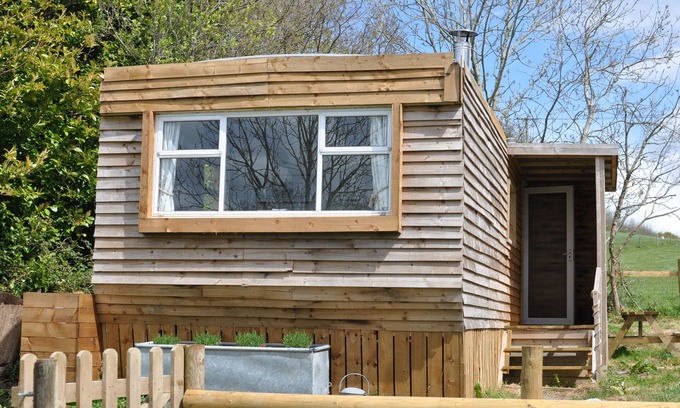 Shaftesbury Cabin | Cosy and rural Lodge at Goldhill Glamping