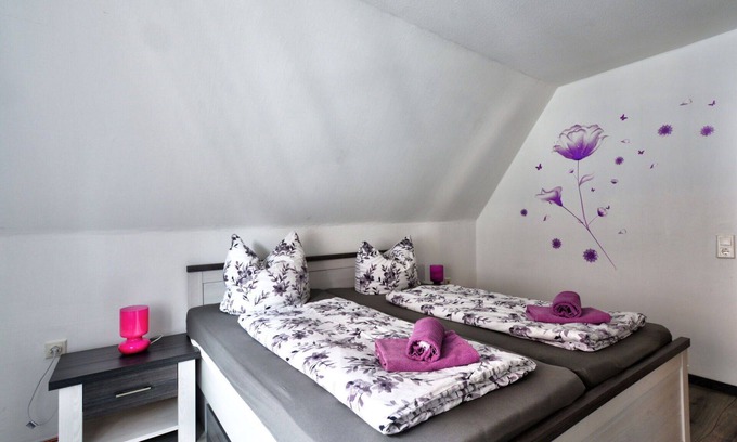 Schwalenberg Apartment | Cosy apartment for 2 people with WIFI, TV, pets allowed and parking