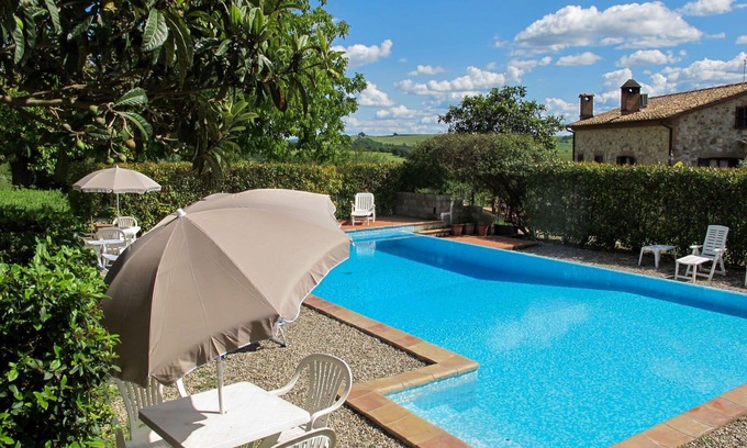 Castellina in Chianti Villa | Cosy apartment in villa with A/C, WIFI, pool, TV, patio, pets allowed and panoramic view