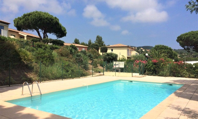 Plage de la Garonnette Apartment | Cosy apartment for 6 guests with pool, WIFI and terrace