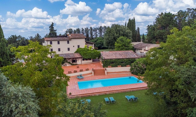 Colle di Val d'Elsa House | Cosy apartment in villa for 4 guests with pool, WIFI, TV and terrace