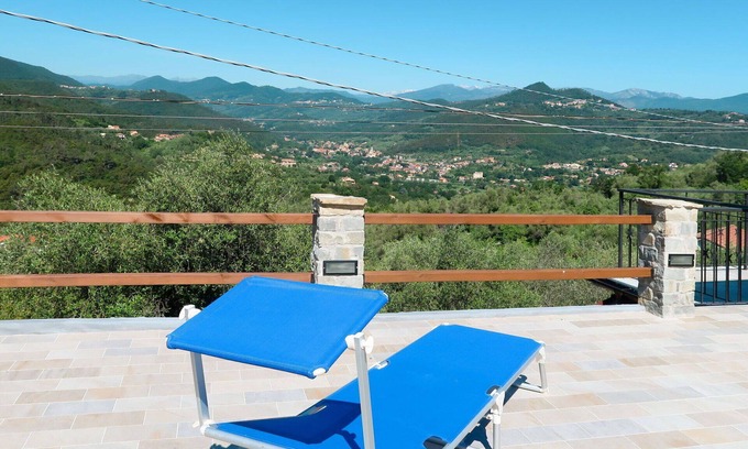 Villanova d'Albenga Apartment | Cosy apartment for 6 guests with WIFI, A/C, TV, terrace and parking