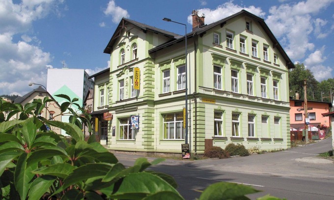 Tanvald Apartment | Cosy apartment for 12 people with WIFI, TV, pets allowed and parking