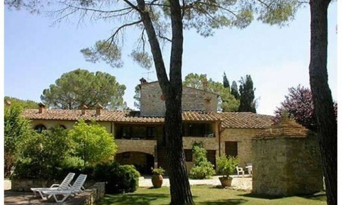 Colle di Val d'Elsa House | Cosy apartment in villa for 6 guests with pool, TV, patio, pets allowed and parking