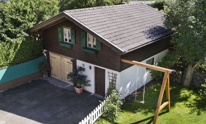 Finsing House | Cosy apartment in villa for 8 people with WIFI, TV, patio, pets allowed and parking