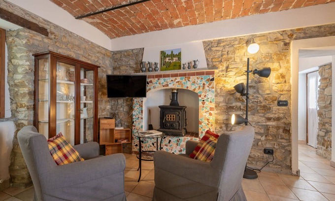 Monastero Bormida Apartment | Cosy apartment for 2 guests with WIFI, pool and TV