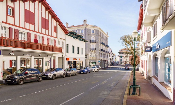 Saint-Jean-de-Luz City Center Apartment | Cosy apartment for 6 people with WIFI, TV and parking