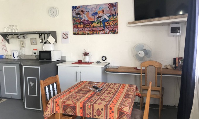 Betty's Bay Apartment | Cosy apartment, close vicinity to beaches and local attractions