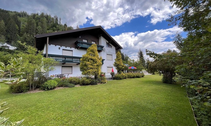 Agsdorf Apartment | Cosy apartment for 4 people with WIFI, TV, patio and pets allowed